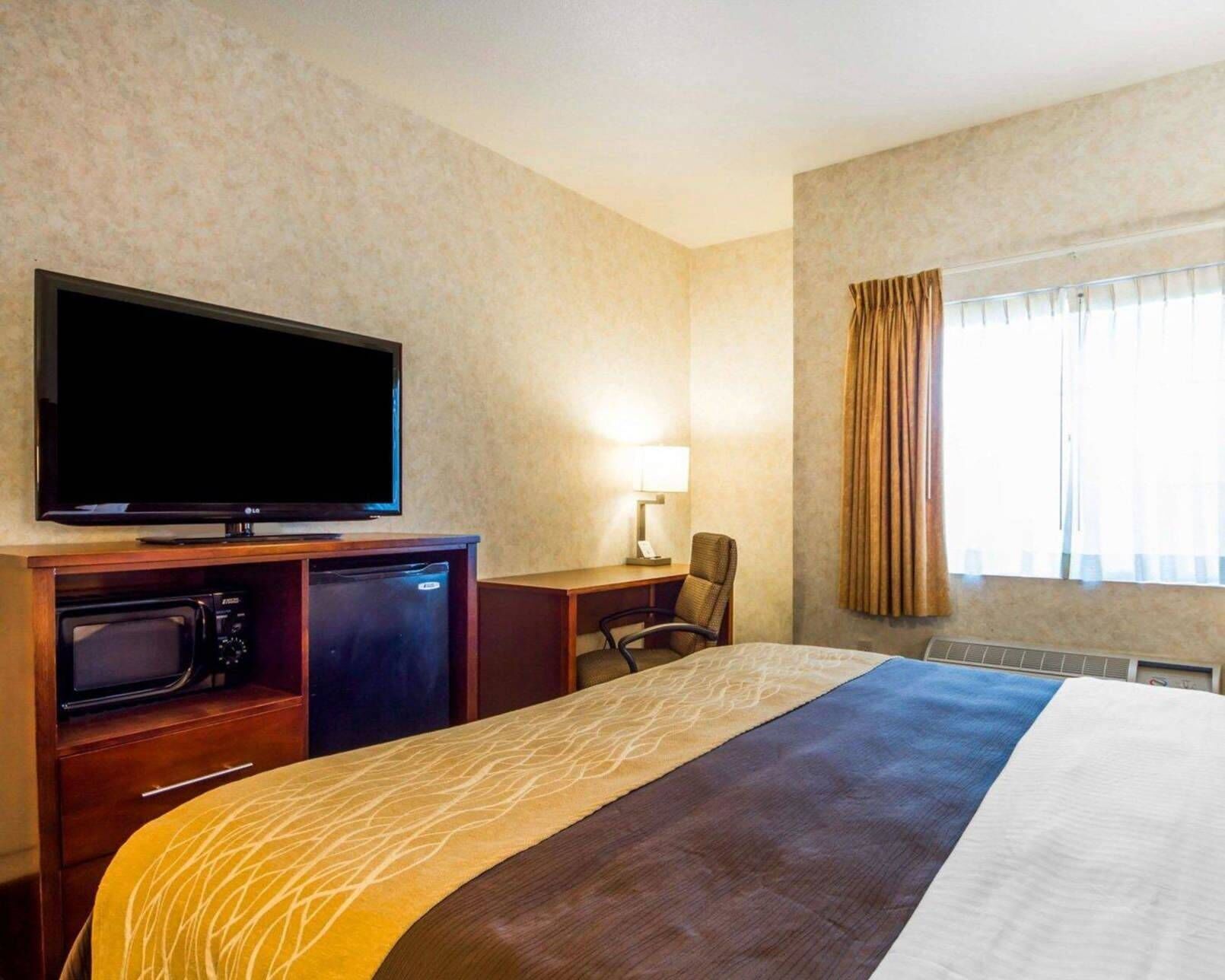 Desk, iron/ironing board, rollaway beds, free WiFi