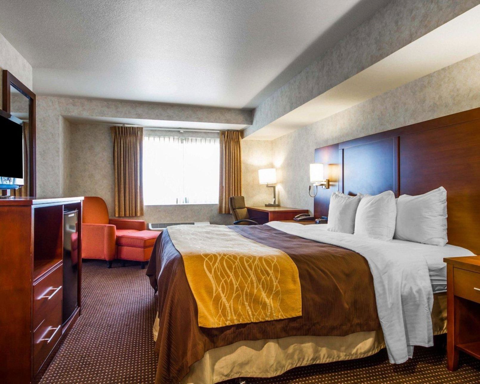 Desk, iron/ironing board, rollaway beds, free WiFi