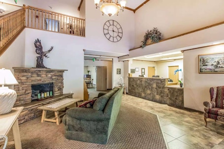 Hall. Wingate by Wyndham New Castle - Glenwood Springs