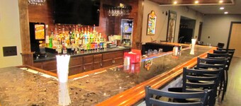 Oak Hill Inn & Suites