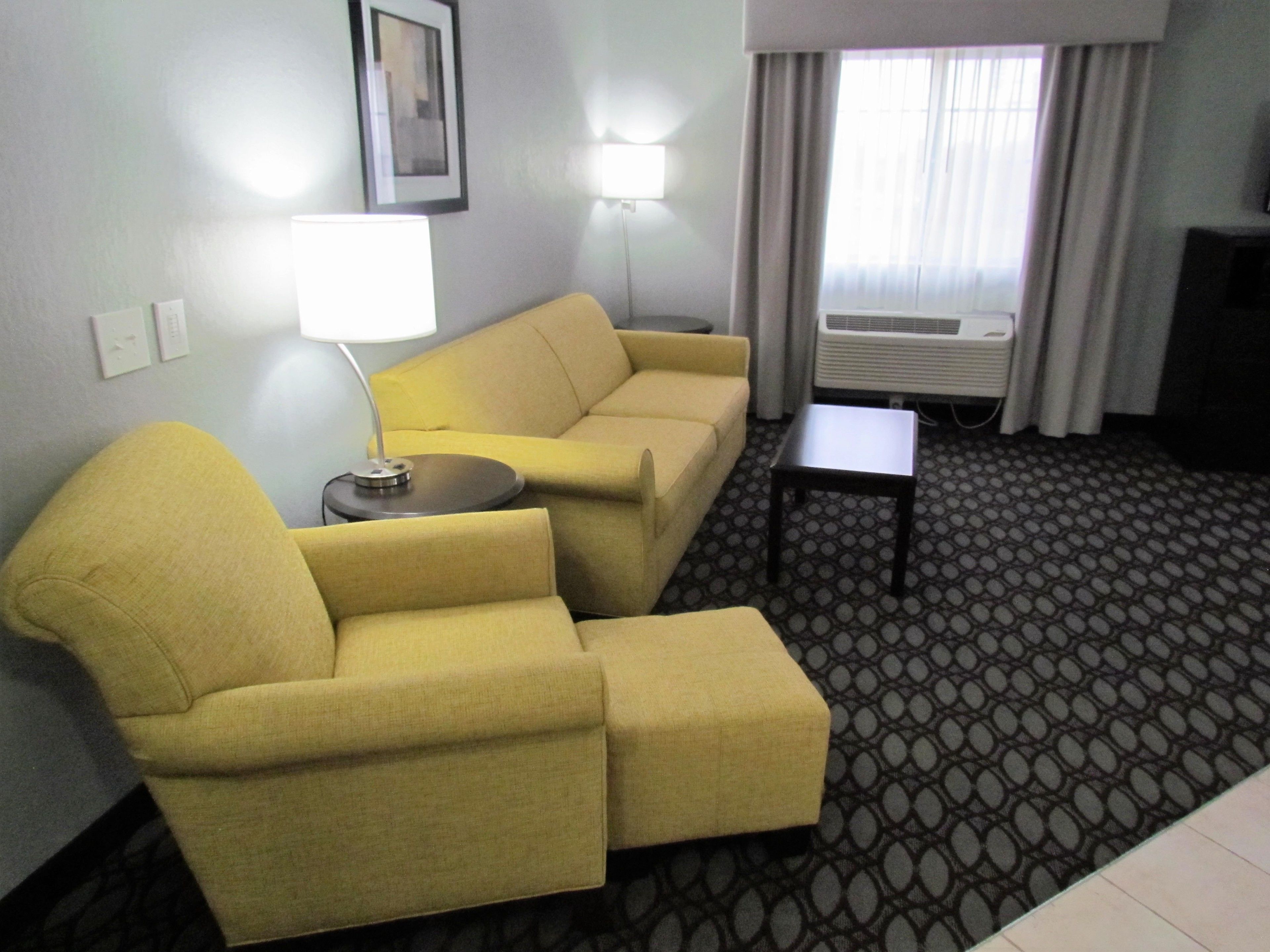 honeymoon suite, 1 king bed, non smoking, jetted tub | living area | 32-inch tv with satellite channels