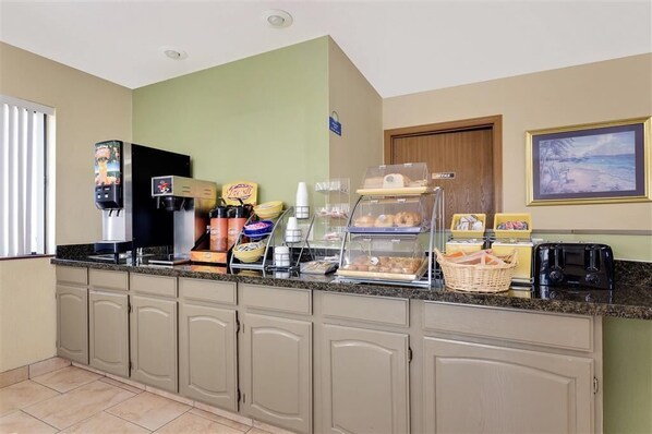 Dining - Days Inn by Wyndham Williamsburg (Williamsburg)