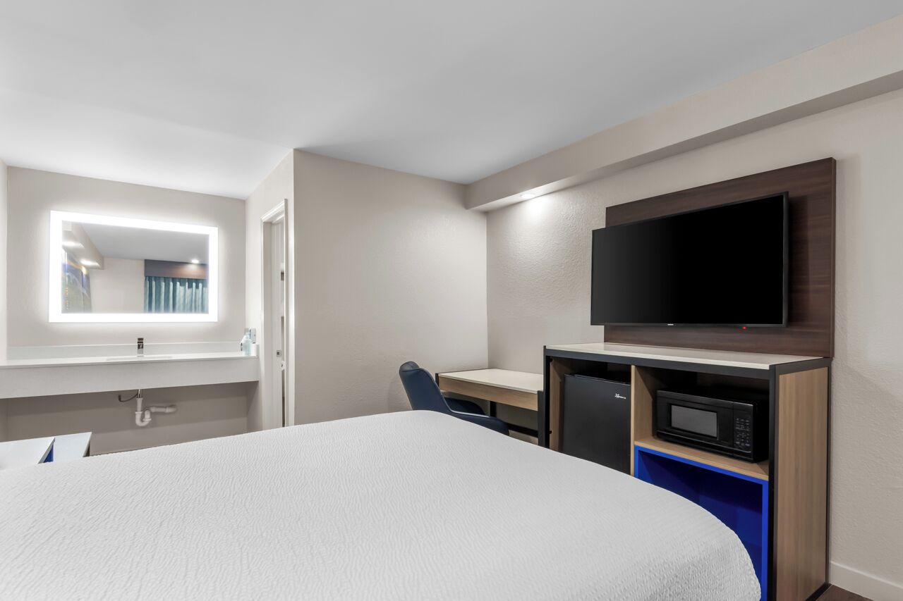 Habitación, 1 cama Queen size, para no fumadores | Escritorio, cortinas blackout, cunas gratuitas y wifi gratis 