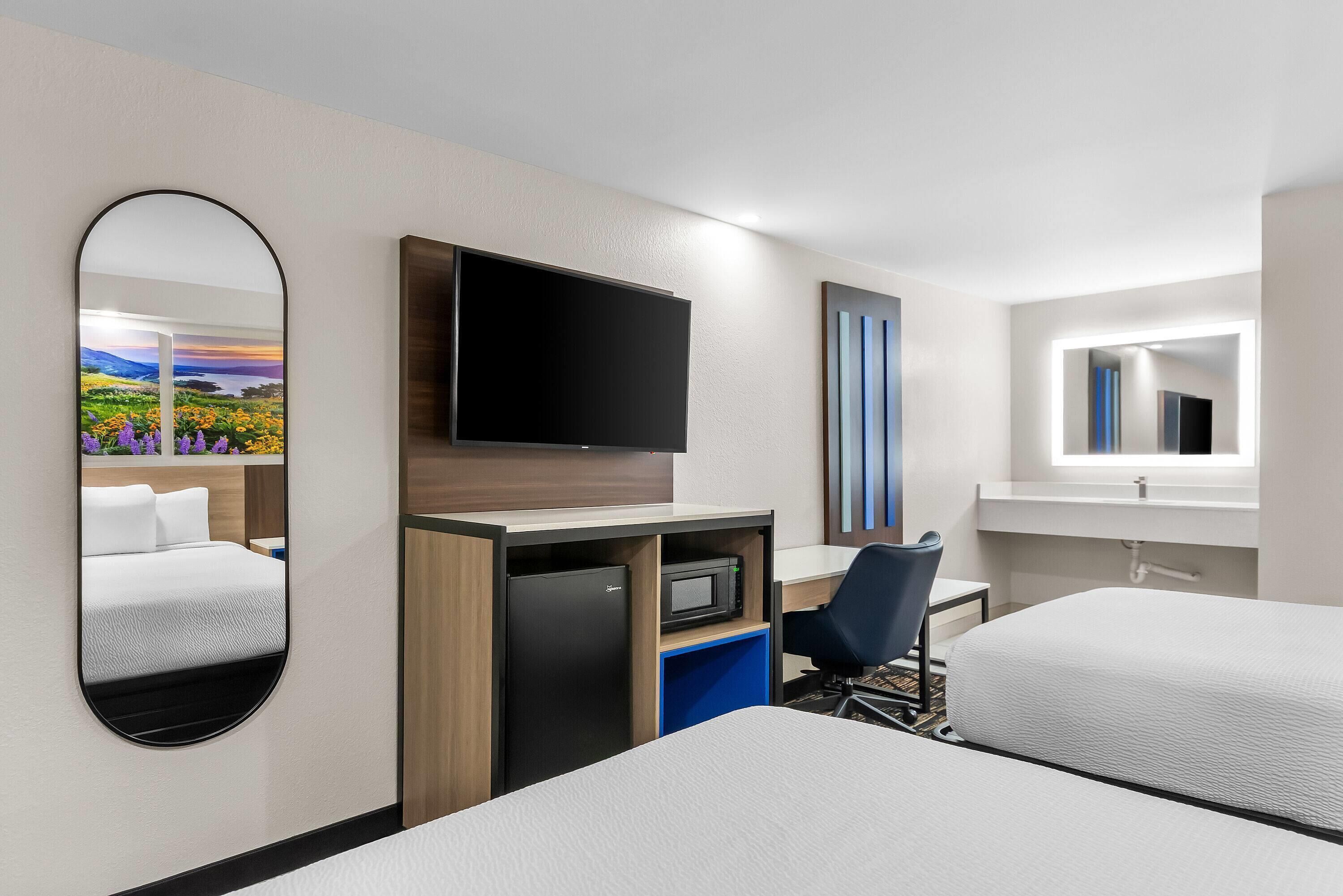 客房, 2 张双人床, 无烟房 | 办公桌、遮光窗帘、免费婴儿床、免费 WiFi