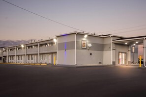 Exterior - Days Inn by Wyndham Indianapolis East Post Road (Indianapolis)