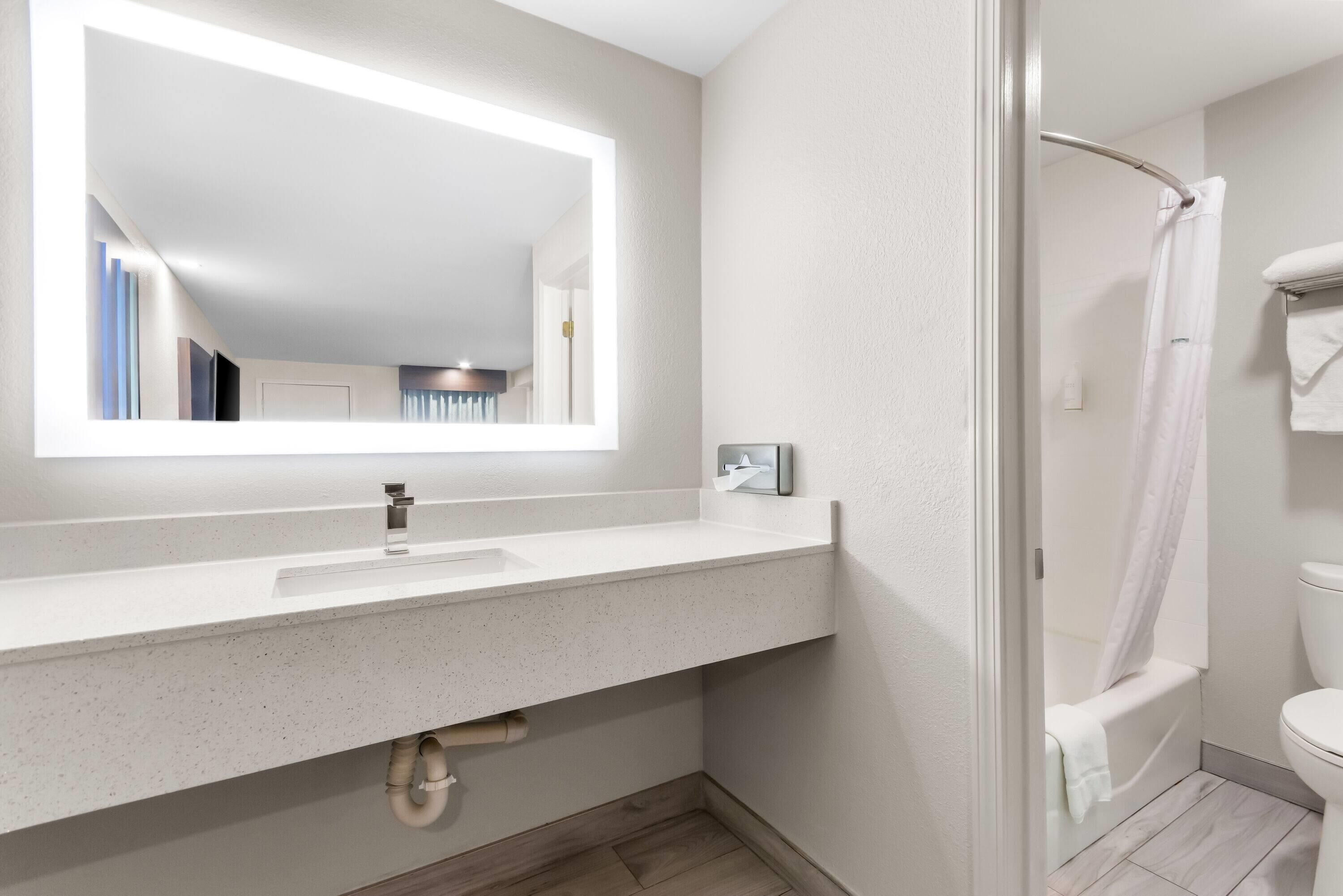 Room, 2 Double Beds, Non Smoking | Bathroom | Combined shower/tub, free toiletries, hair dryer, towels