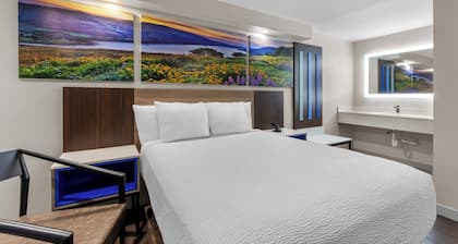 Days Inn by Wyndham Indianapolis East Post Road