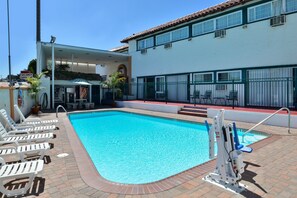 Outdoor pool - Americas Best Value Inn Loma Lodge (San Diego)