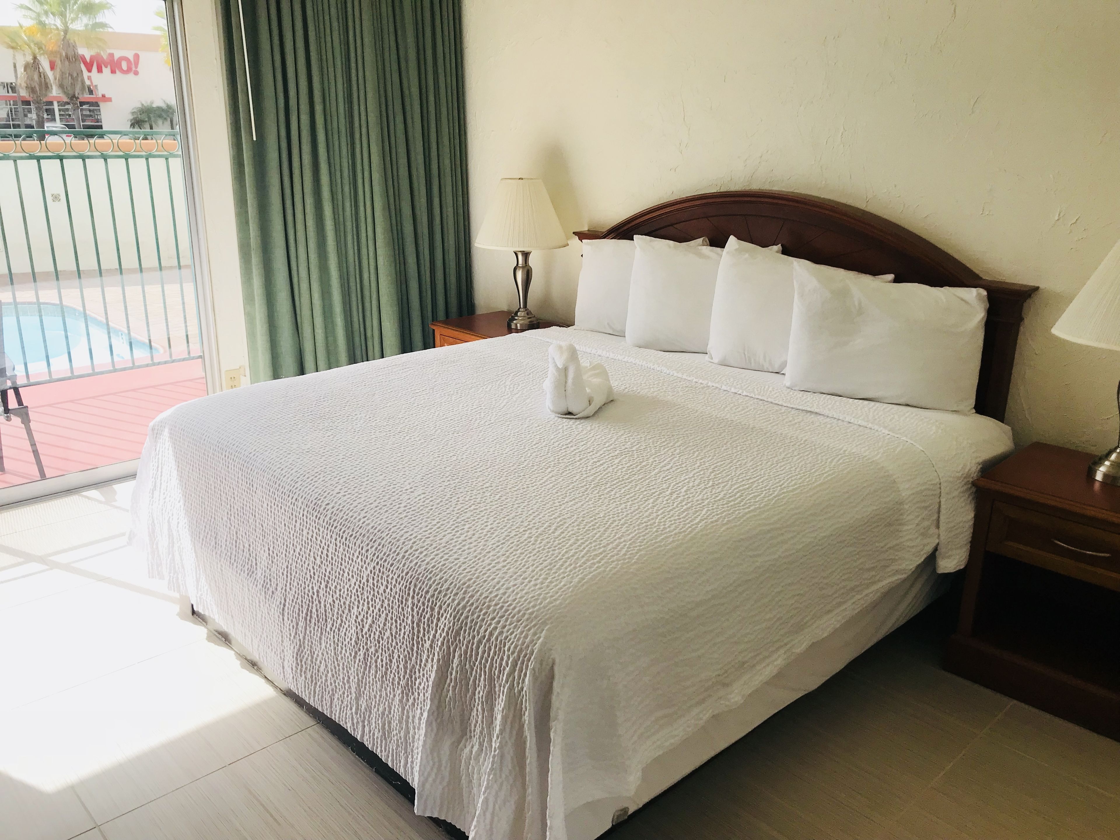 Room, 1 King Bed, Non Smoking | Desk, blackout drapes, free WiFi, bed sheets