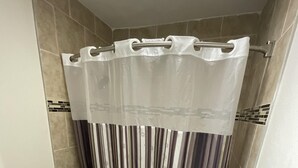 Bathroom - Knights Inn Beaumont (Beaumont)