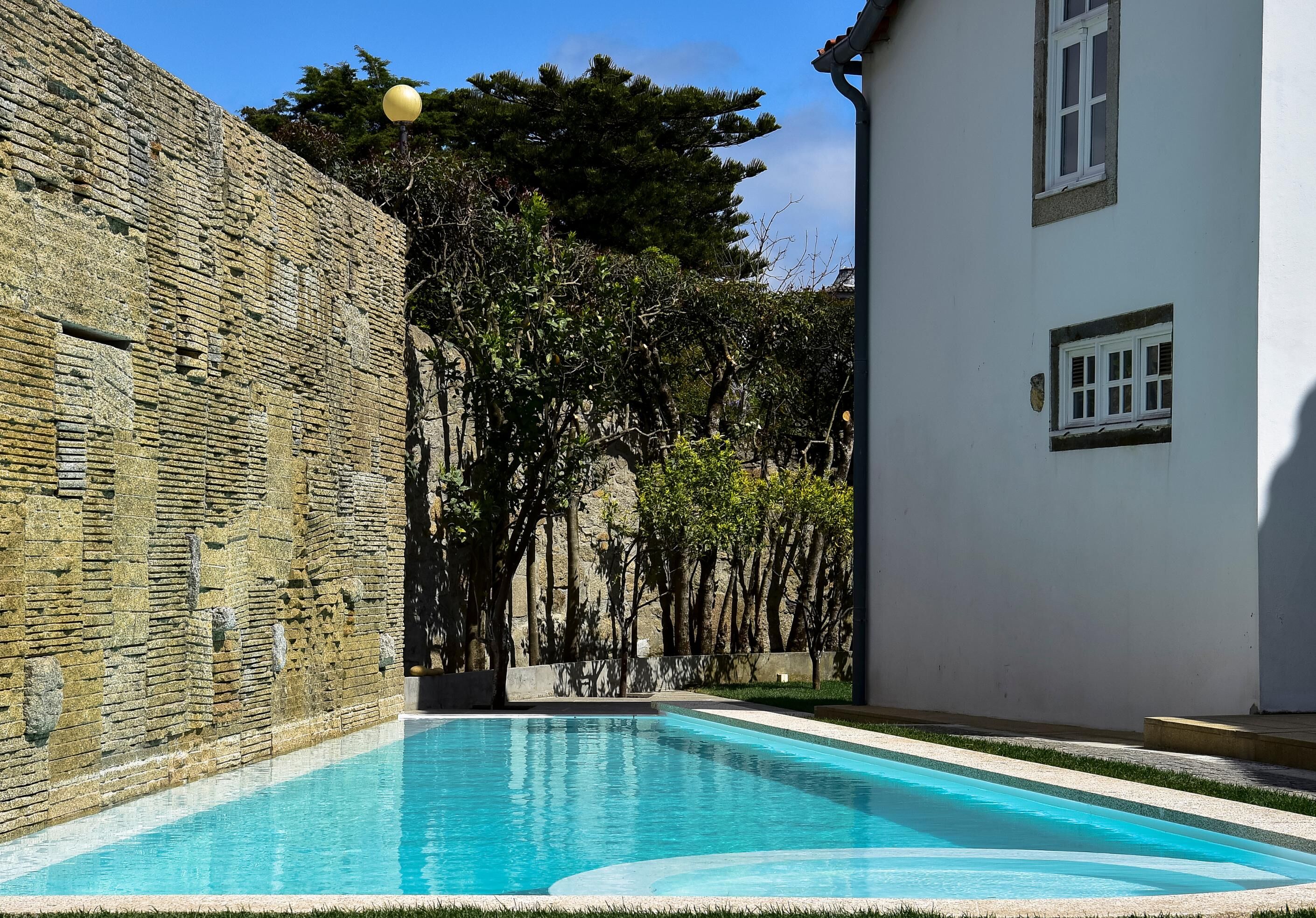 outdoor pool, pool loungers