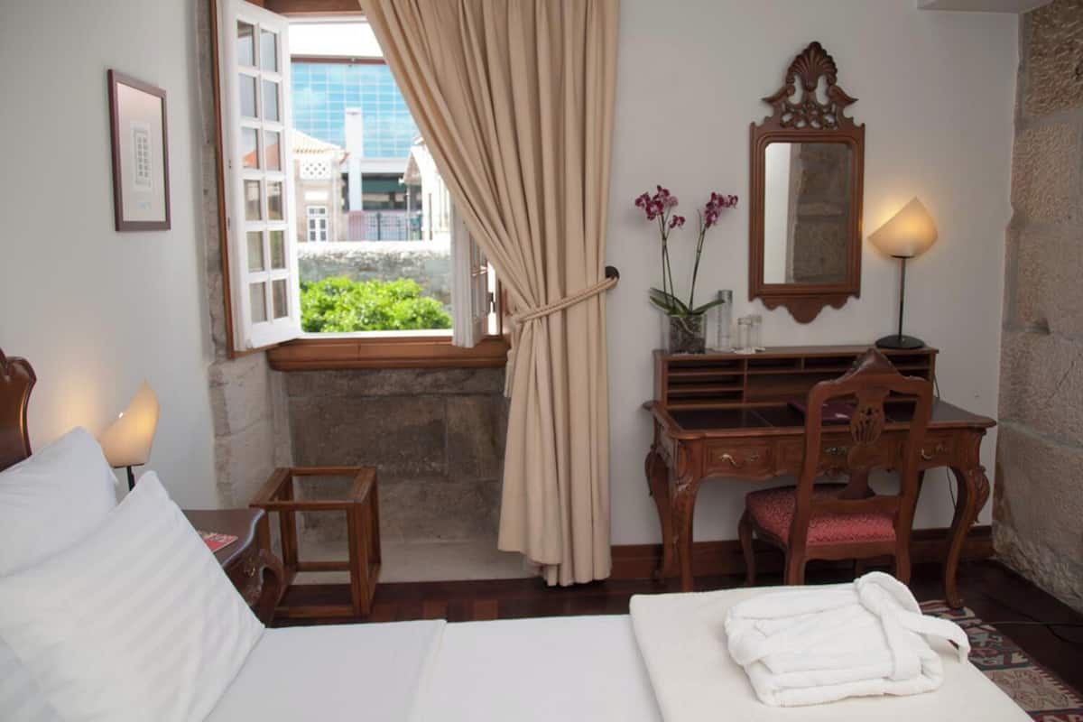 Minibar, in-room safe, individually decorated, individually furnished