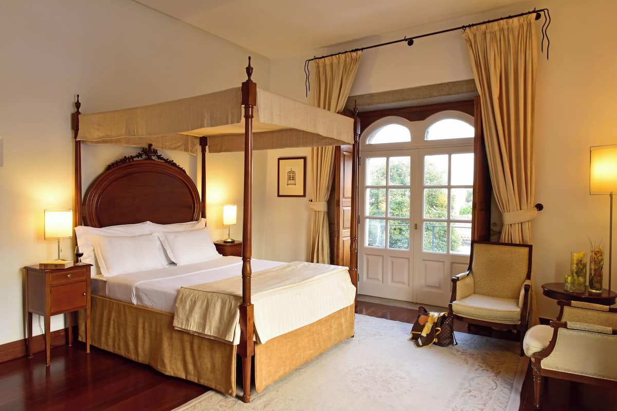 Minibar, in-room safe, individually decorated, individually furnished