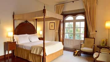 Deluxe Double Room | 1 bedroom, minibar, in-room safe, individually decorated