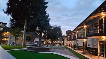 Hotel Exterior at Interurban Suites Hotel