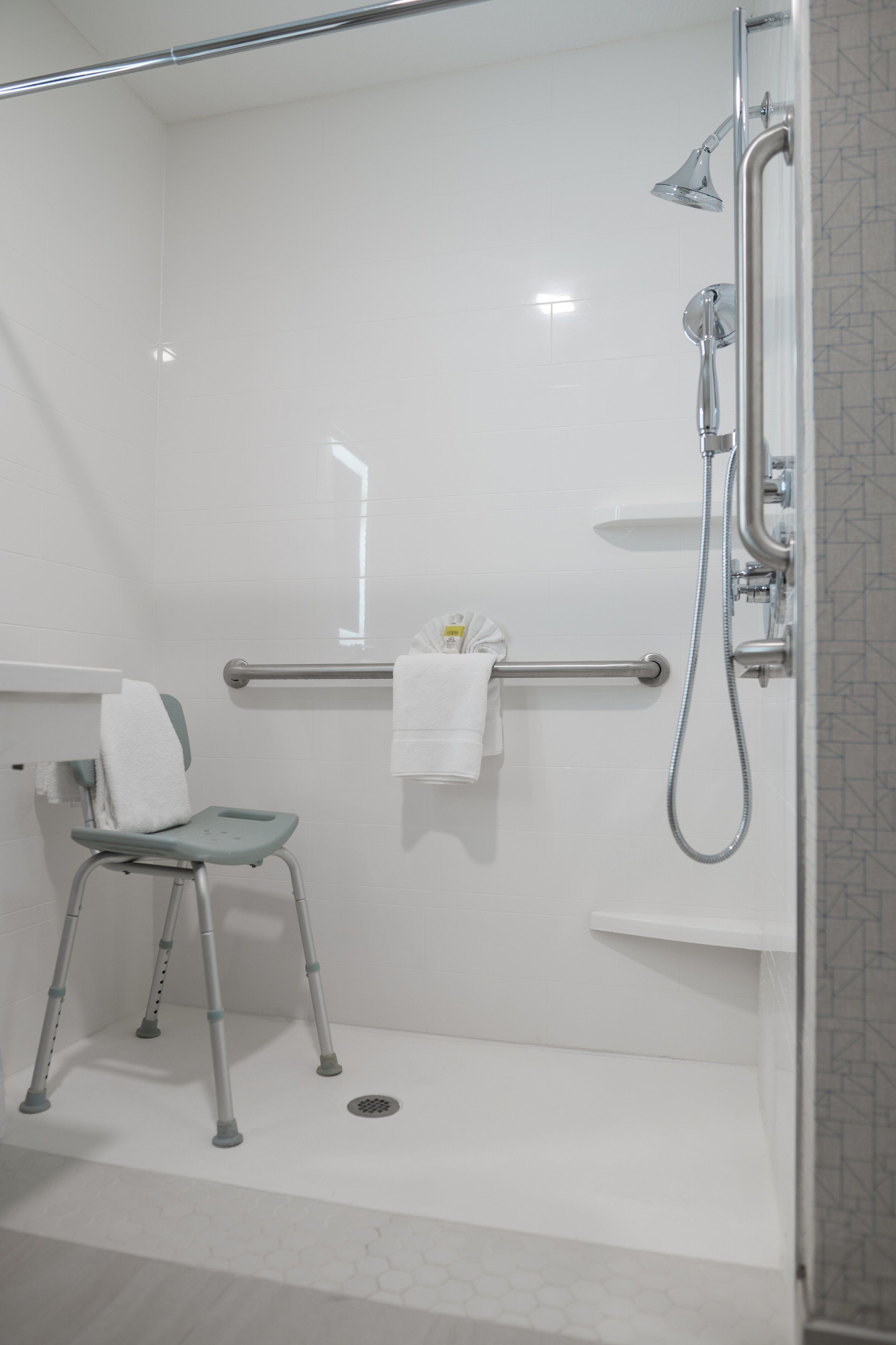 combined shower/bathtub, free toiletries, hair dryer, towels