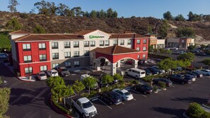 Aerial view - Holiday Inn Express & Suites Lake Forest by IHG (Lake Forest)