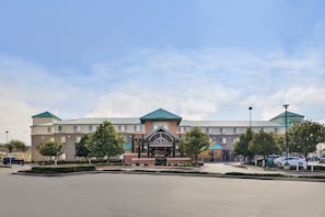 Exterior - Holiday Inn Express & Suites Elk Grove Central - Hwy 99 by IHG (Elk Grove)