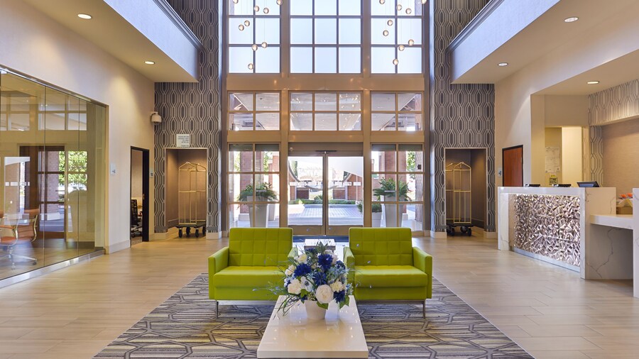 Holiday Inn Express & Suites Elk Grove Central - Hwy 99 by IHG