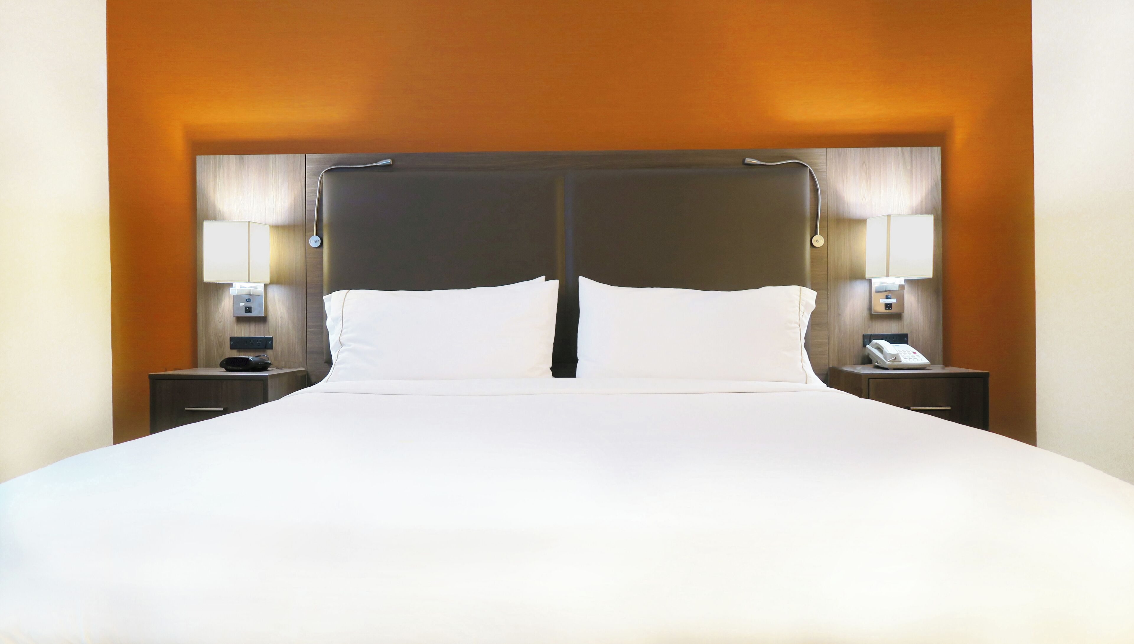 Caja de seguridad en la habitación, escritorio y cortinas blackout 