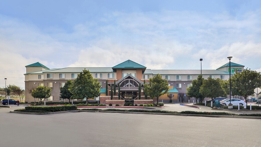 Holiday Inn Express & Suites Elk Grove Central - Hwy 99 by IHG