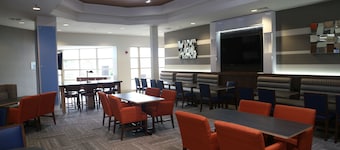 Holiday Inn Express & Suites Elk Grove Central - Hwy 99 by IHG