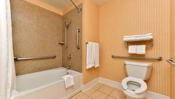 Combined shower/bathtub, free toiletries, hair dryer, towels