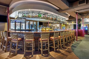 Breakfast, dinner served; Latin American cuisine, pool views 