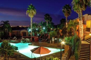 Pool amenities at La Posada Lodge & Casitas, Ascend Hotel Collection