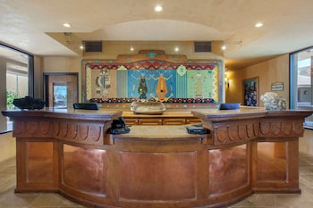 Hotel entrance and lobby at La Posada Lodge & Casitas, Ascend Hotel Collection