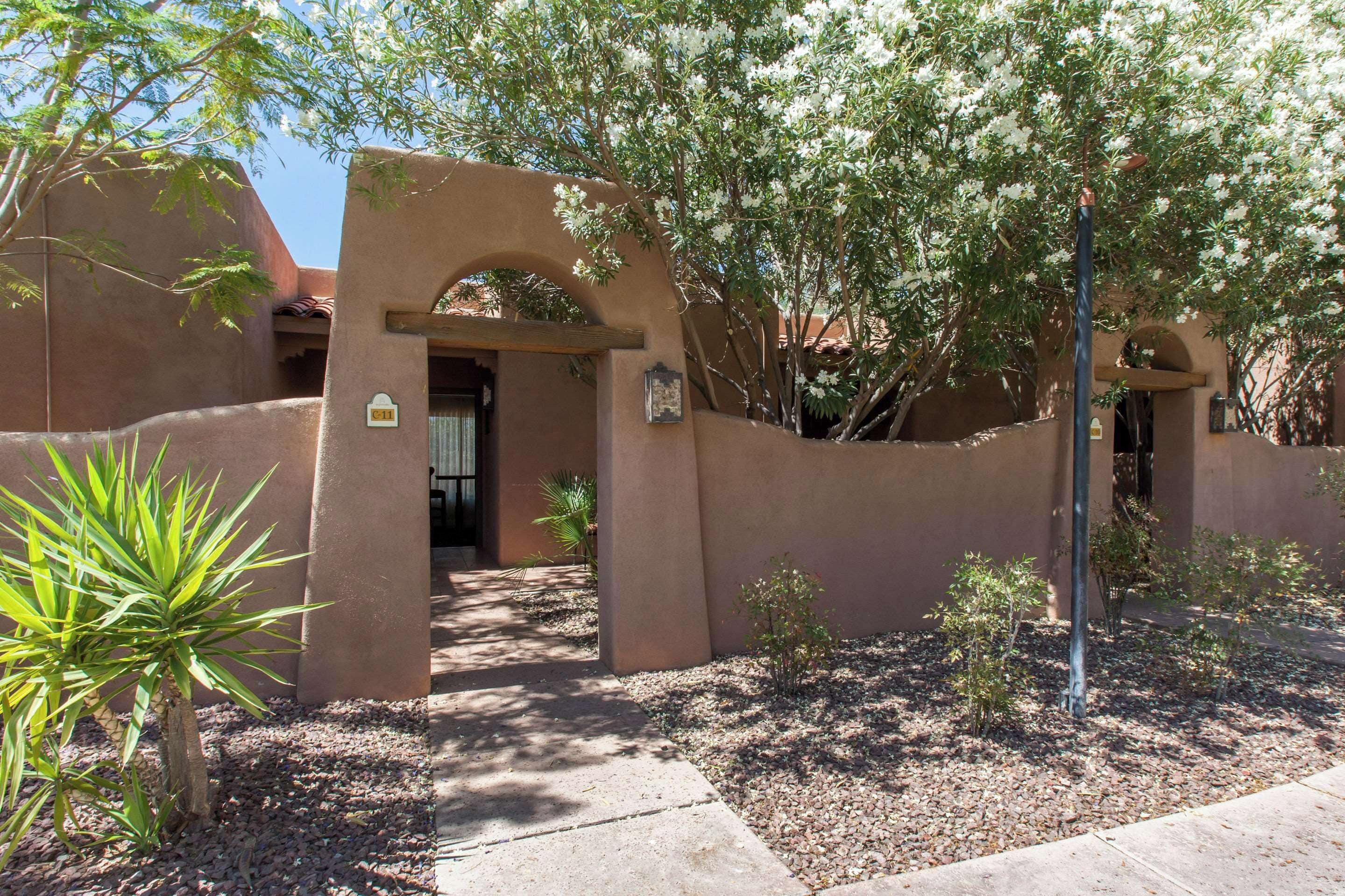 suite, 1 king bed, non smoking | hypo-allergenic bedding, pillow-top beds, desk, blackout curtains