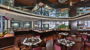 Desayuno buffet todos los días (con cargo)