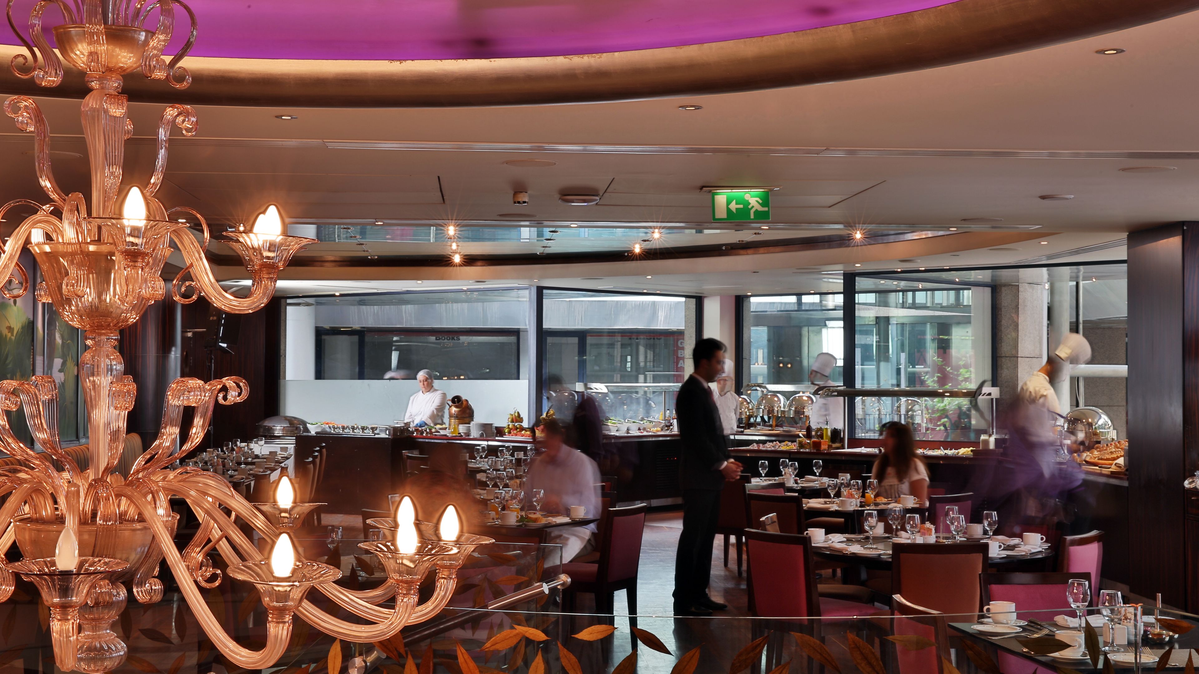 4 restaurants, breakfast served