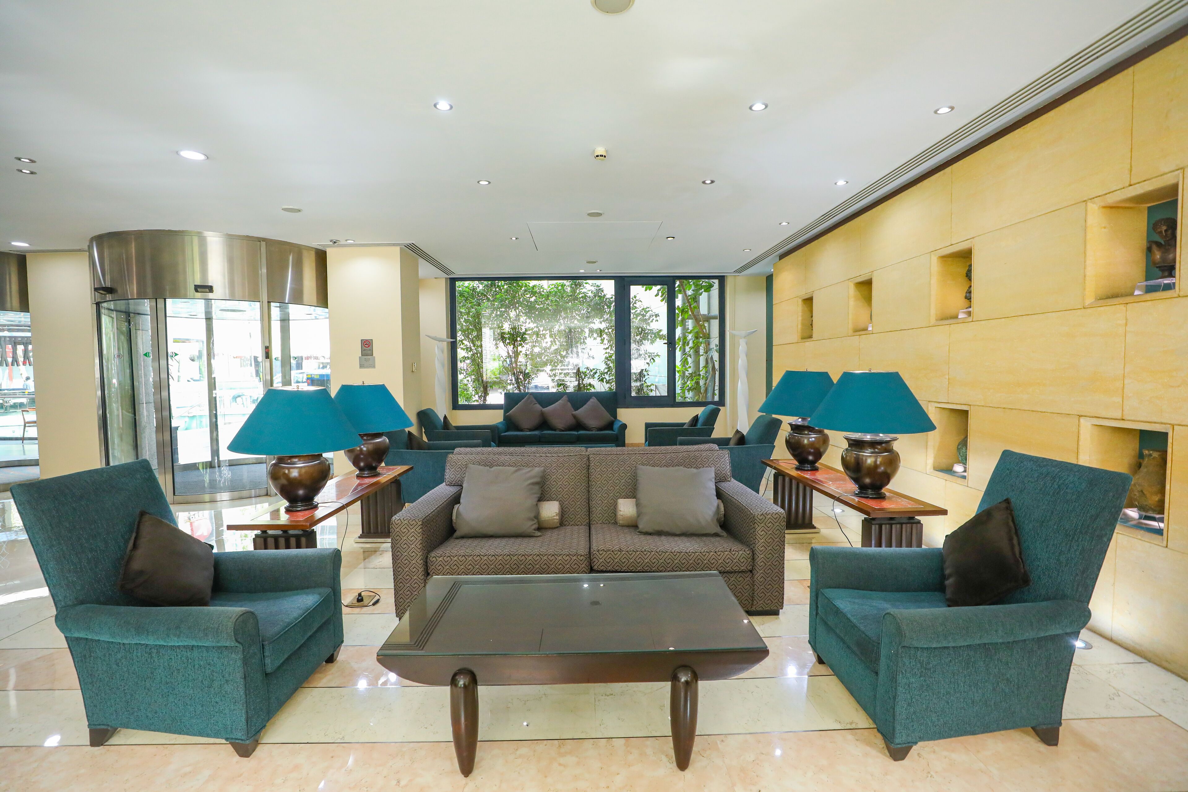 Lobby-Lounge