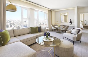 Premium bedding, down duvets, minibar, in-room safe - Four Seasons Hotel Amman (Amman)