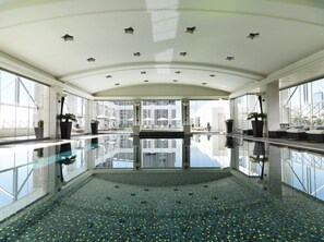 Indoor pool, seasonal outdoor pool, sun loungers - Four Seasons Hotel Amman (Amman)