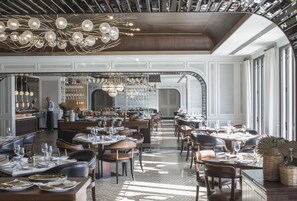 4 restaurants; breakfast, lunch, dinner, and brunch served - Four Seasons Hotel Amman (Amman)