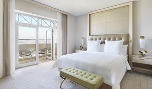 Four Seasons, Deluxe Suite, Executive Level | Premium bedding, down comforters, minibar, in-room safe
