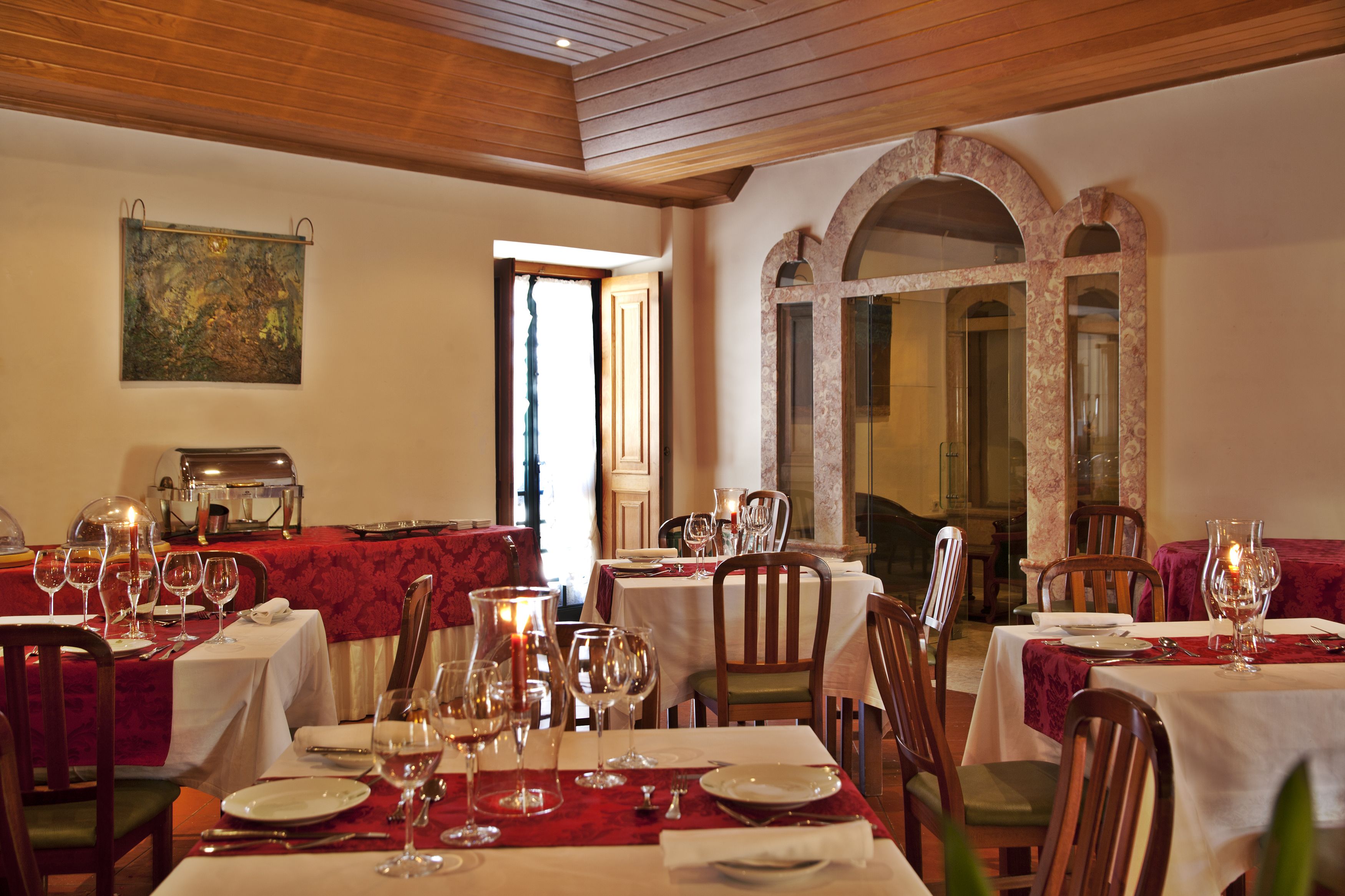 Frokost, lunsj og middag serveres, portugisiske retter 