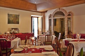 Se sirven desayunos, almuerzos, cenas y cocina portuguesa