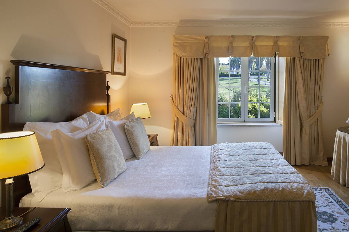 Superior Double Room | Minibar, in-room safe, desk, blackout drapes