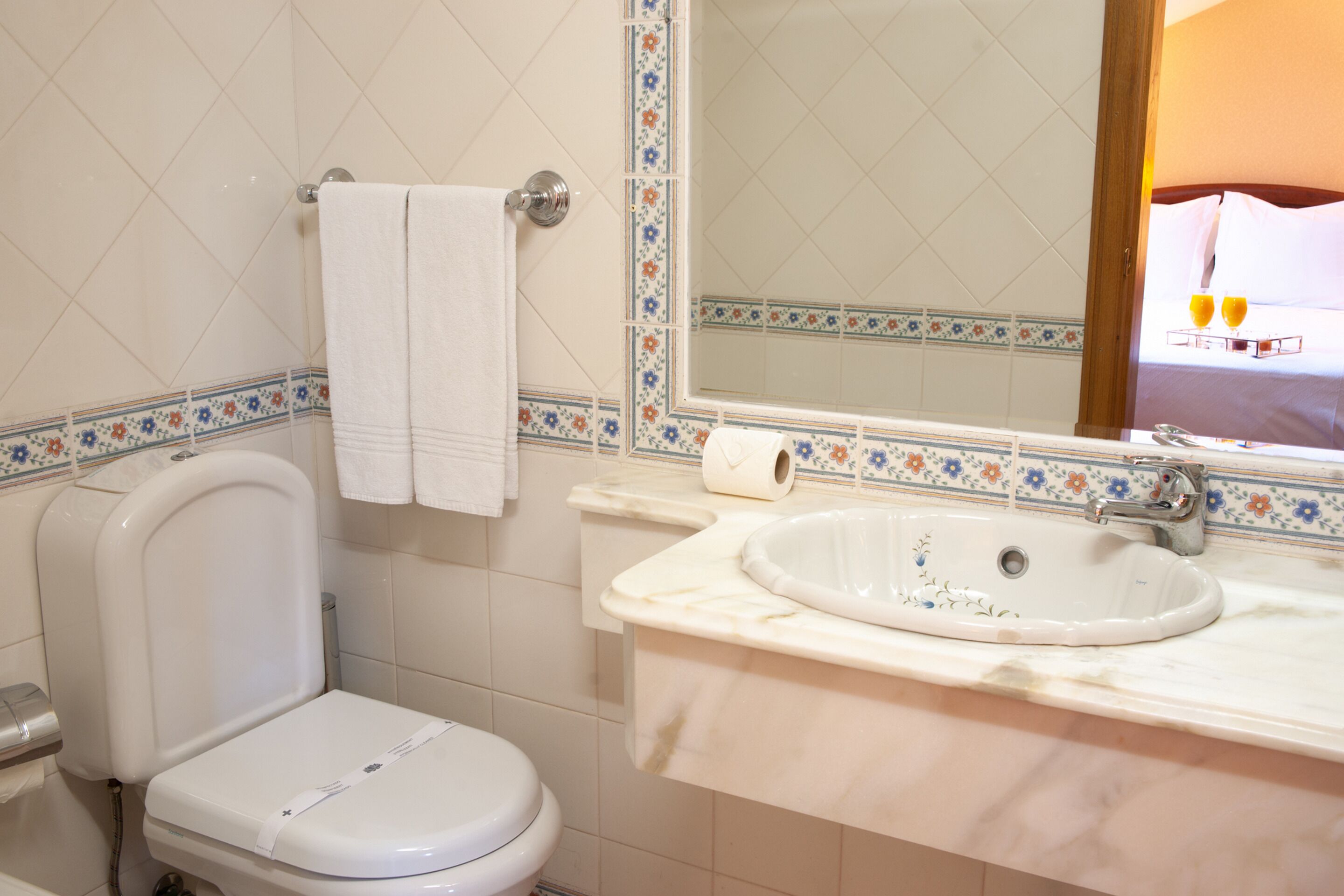 standard single room | bathroom | shower, free toiletries, hair dryer, bidet