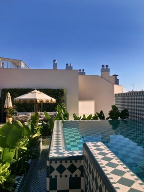 Seasonal outdoor pool - TURIM Lisboa Hotel (Lisbon)