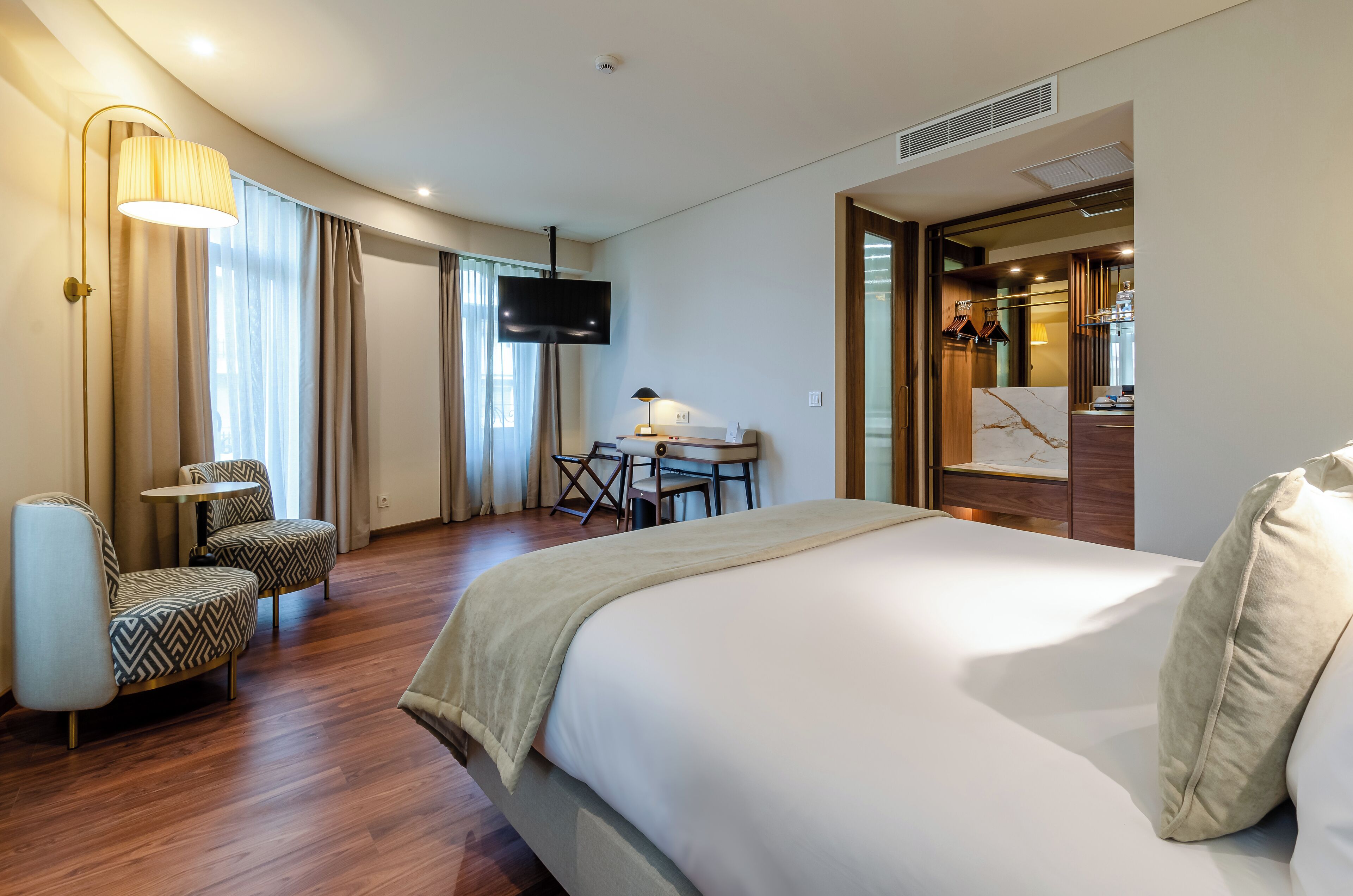 1 bedroom, minibar, in-room safe, blackout curtains