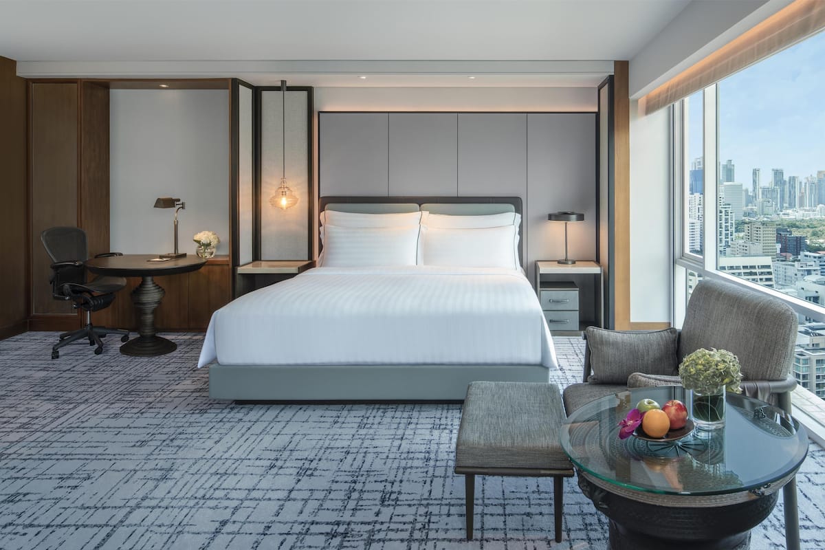 Grand Room, 1 King Bed (Premium) | 1 bedroom, hypo-allergenic bedding, Select Comfort beds