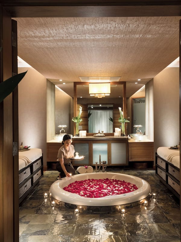 Couples treatment rooms, hot tub, steam room, body treatments