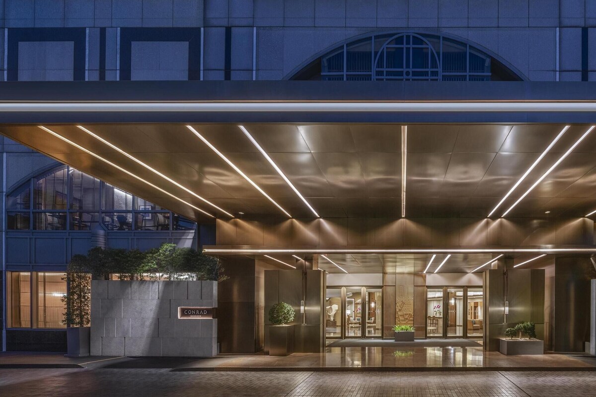 Deluxe Suite at Conrad Bangkok