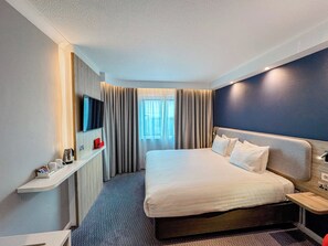 In-room safe, desk, free WiFi, bed sheets - Holiday Inn Express London - Stratford by IHG (London)