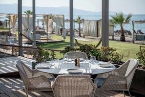 4 restaurants; breakfast, lunch, and dinner served - Minoa Palace Resort (Platanias)