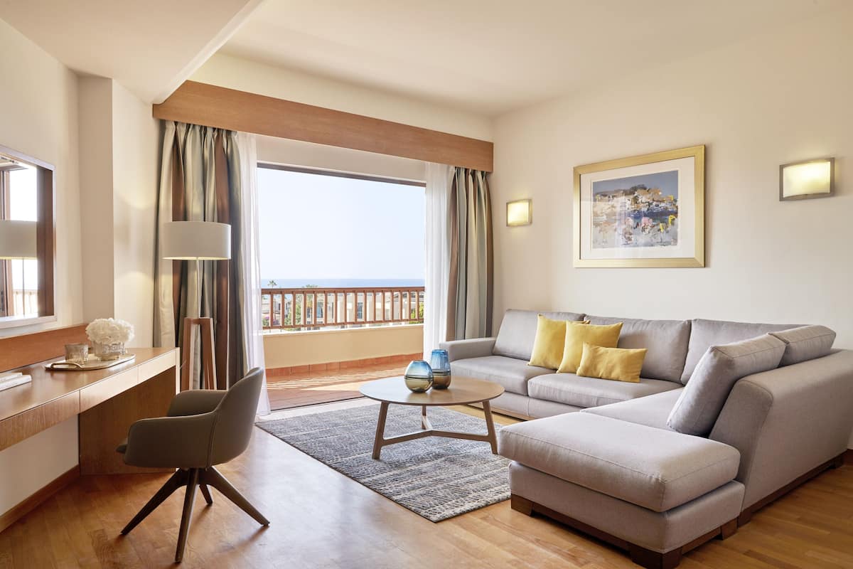 Executive Suite | Living area | LCD TV